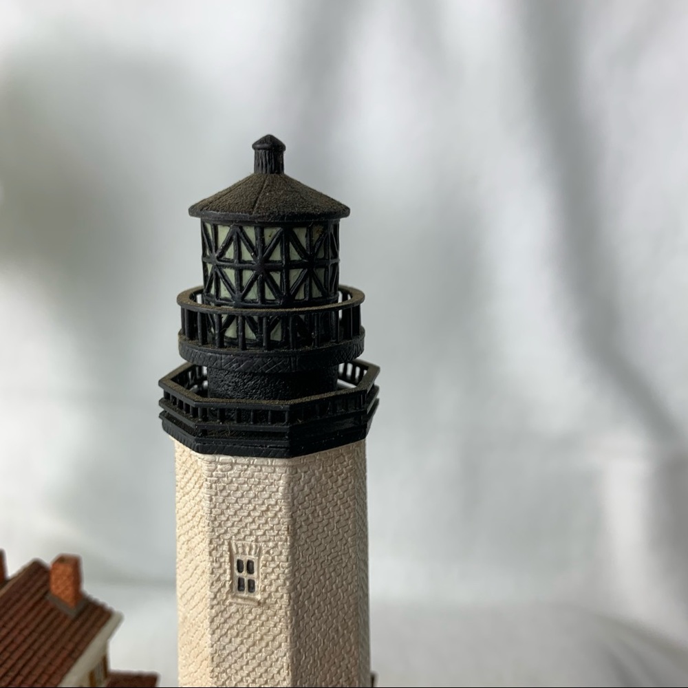 Harbour Lights Cape Henlopen, DE Lighthouse Ltd Ed - Picture 4 of 16